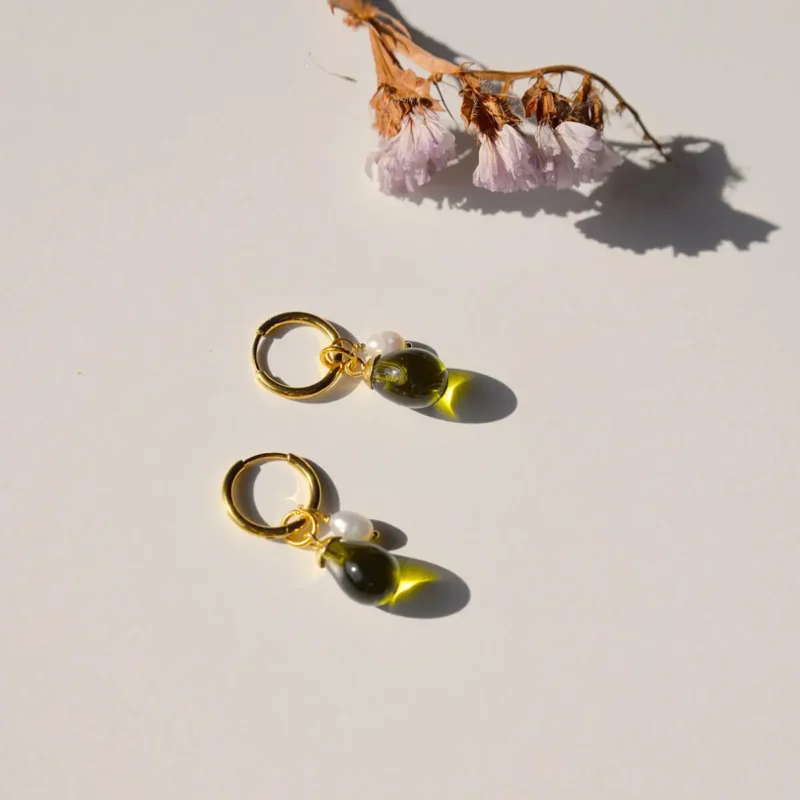 Celebrate you. Earring - Green with freshwater pearl