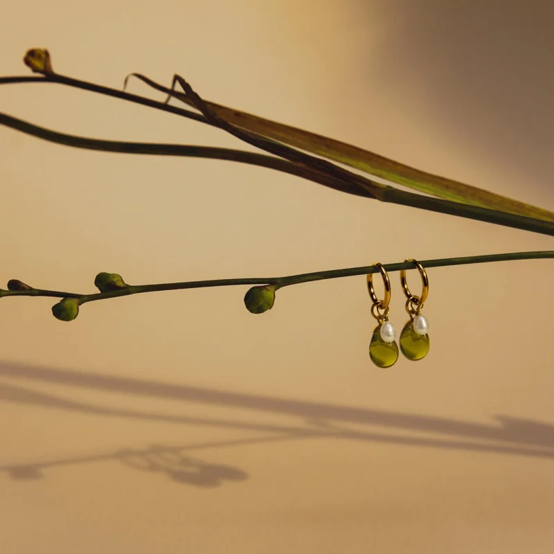 Celebrate you. Earring - Green with freshwater pearl - Image 2