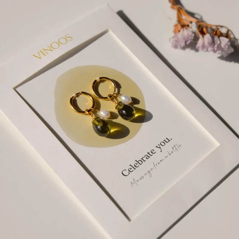 Celebrate you. Earring - Green with freshwater pearl - Image 3